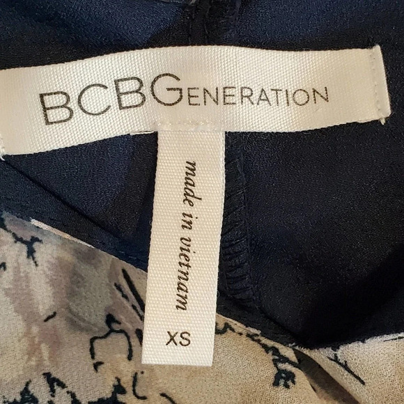 BCBGENERATION Women's Regular Pleated Tie Back Shift Dress Floral Size XS - Picture 11 of 15